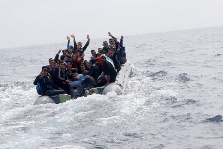 500 inmigrantes cruzan el Canal de la Mancha en un día agrava la crisis migratoria en Gran Bretaña