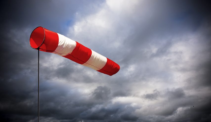 Fuertes ráfagas de viento con sopladores de polvo