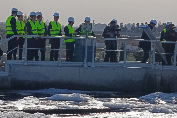 Une délégation de l'Union européenne visite le projet de désinfection liquide dans la communauté de Sidi Allal Tazi