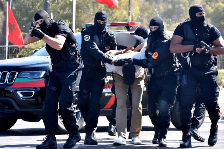 Vol d'une voiture de location entraînant la police de Rabat pour démanteler un gang criminel