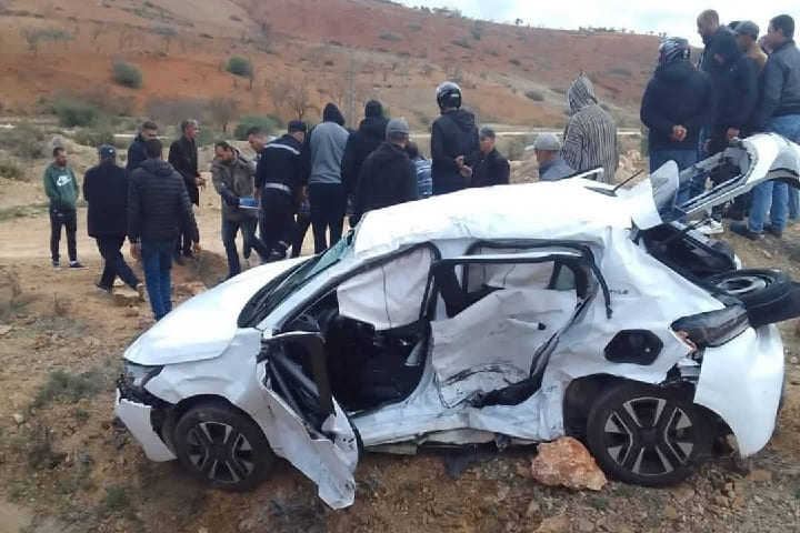 Une personne a été tuée et une autre a été blessée dans un grave accident de la circulation