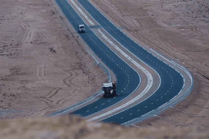 L'axe routier fonctionne en reliant le Sara et le nord de la Mauritanie