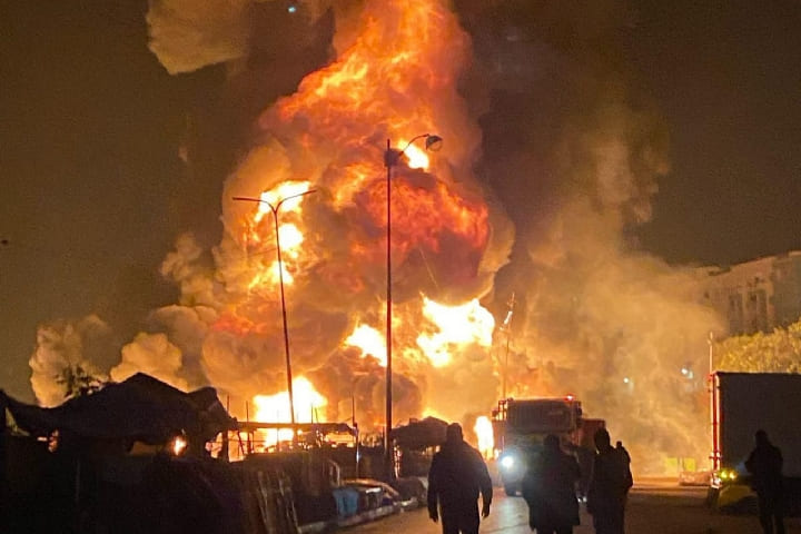 Un feu massif a éclaté sur le marché en gros des légumes et des fruits à Tetouan dans des circonstances mystérieuses