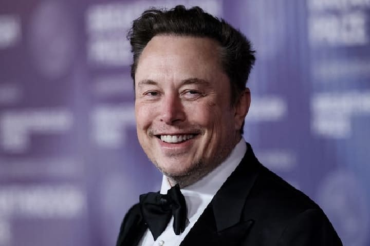 Elon Musk investit dans le Sahara marocain