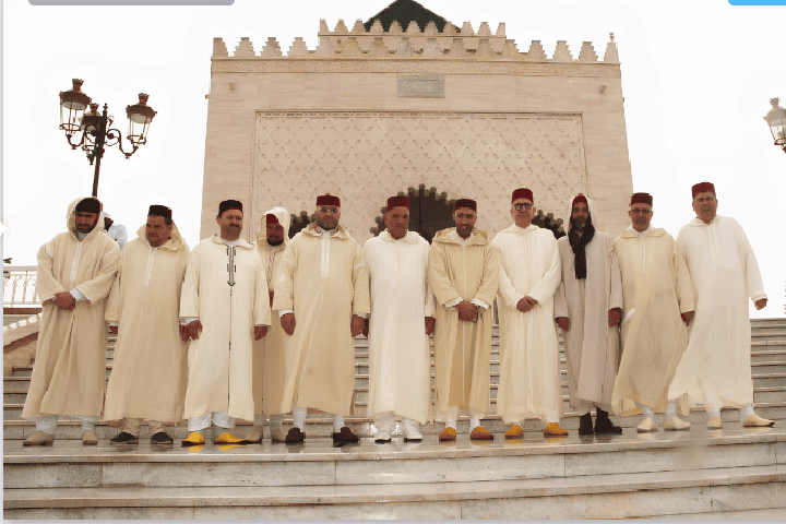 Les honorables gens scientifiques ont pitié de l’âme de Muhammad V et Hassan II avec le sanctuaire de Rabat