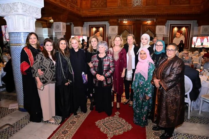 Un petit déjeuner diplomatique à Rabat rassemble un groupe d’ambassadeurs et de personnalités éminentes pour améliorer la diplomatie parallèle