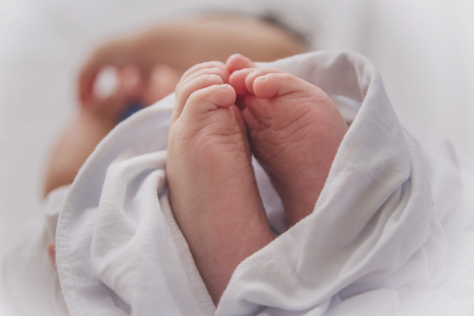 Un couple de Turin nie tout lien avec l’introduction clandestine d’un bébé marocain