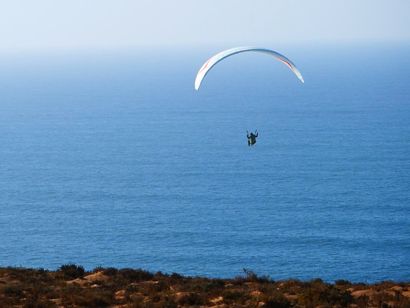 Un touriste belge meurt dans un accident de parapente près d’Agadir