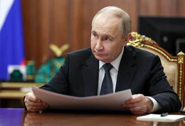 Isolé, le Polisario courtise Vladimir Poutine