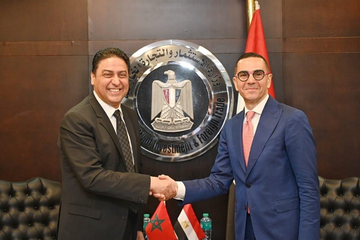 Omar Hajira discute avec le ministre égyptien des moyens d’investissement pour améliorer les échanges commerciaux entre les deux pays
