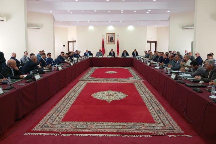 La province de la province d'Al Hoceima préside une réunion élargie sur la préparation de la saison estivale pour l'année 2025