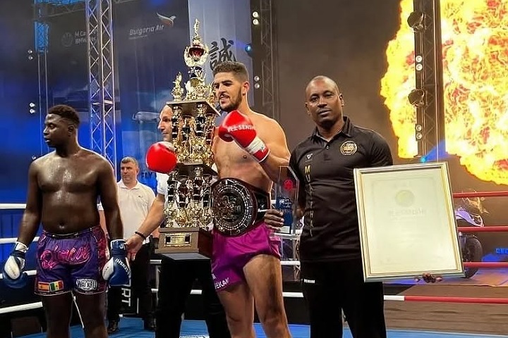 Le fait que « Othman Fakkaki » a remporté le titre de champion du monde dans la boxe de gâteaux en Belgique