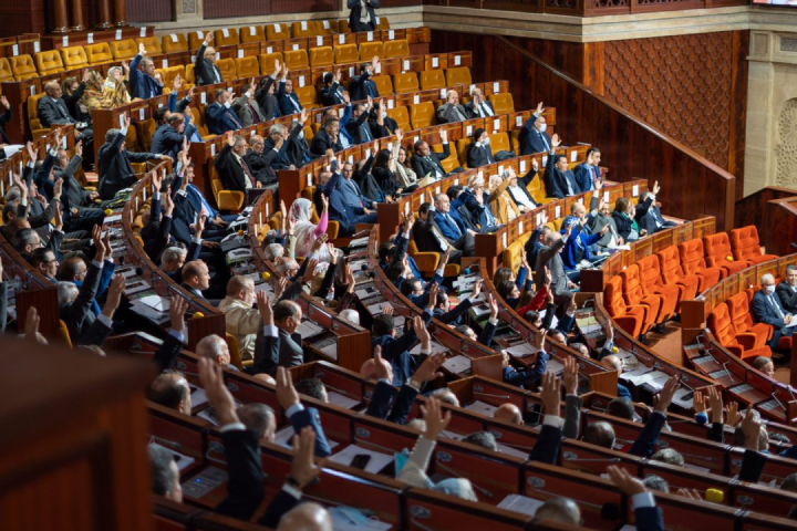 Une deuxième lecture .. des représentants se lient d'amitié avec une majorité sur le projet de loi de la profession des commissaires judiciaires