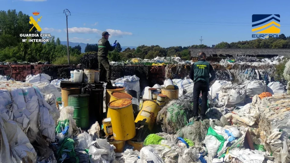 Démantèlement d’un réseau de trafic de déchets plastiques vers le Maroc