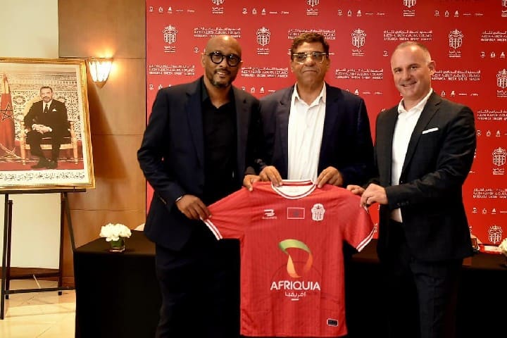 Al -Hassania a officiellement signé ses contrats avec l’entraîneur principal et directeur sportif d’Al-Hassania