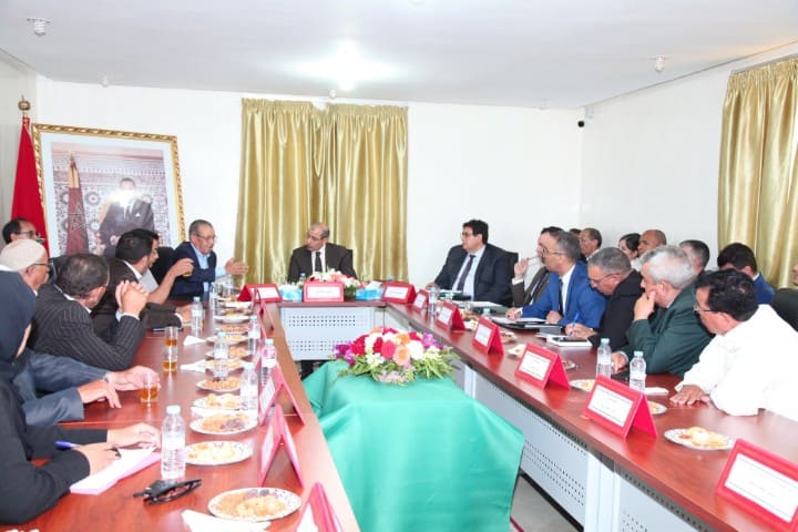 Le nouveau travailleur Ashtuka Ait Baha discute des conditions sociales de Sidi Bouhabi et Moussean
