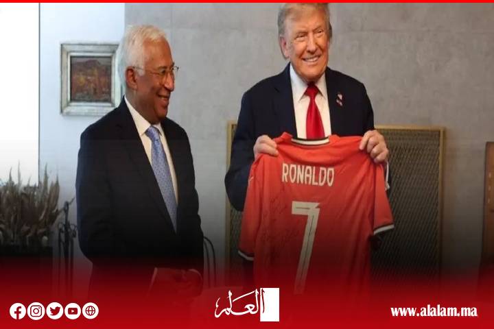 Il tient un message sur la guerre. Le président américain reçoit un cadeau de Ronaldo