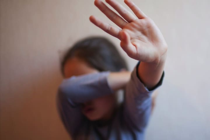 Les jeunes de l’école de Tenelet condamnent une agression contre un enfant mineur et appelle les enfants à protéger dans une position fragile