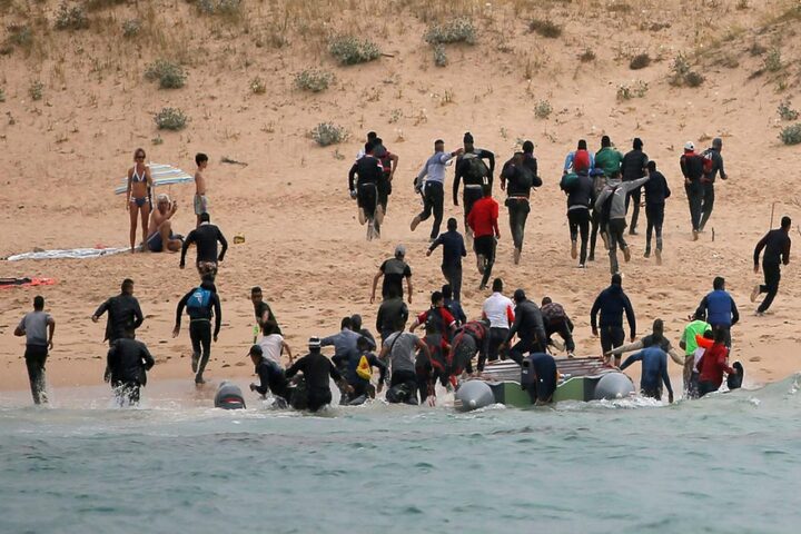 Un rapport espagnol moderne. Diminué de 30% dans le nombre de migrants irréguliers