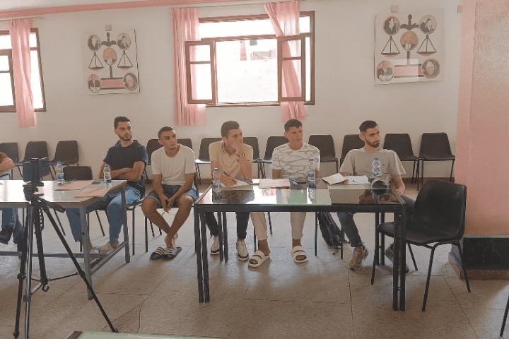Germer les jeunes à ressentir des contrats avec la gestion de projet