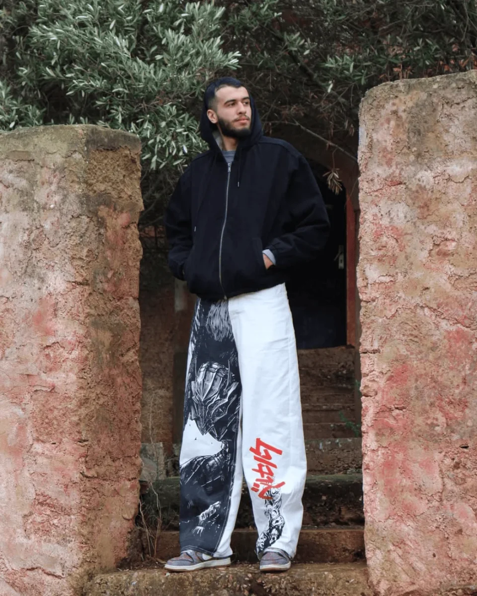 Les jeans peints à la main d’un jeune Marocain séduisent la star argentine Paulo Londra