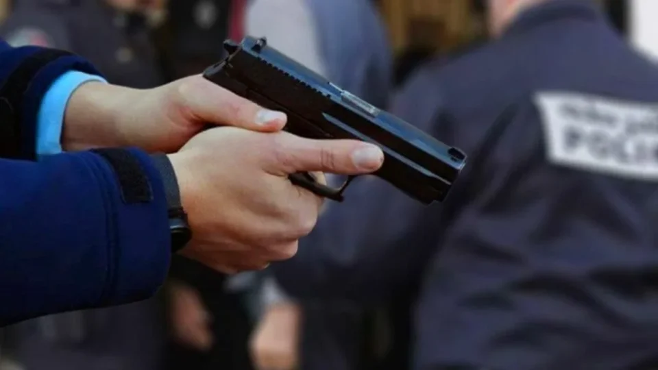 Deux frères blessés par balles après une menace en état d’ivresse