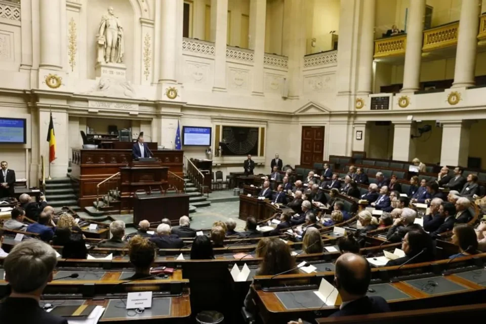 L’extrême droite réussit son tour de vis sur les conditions du regroupement familial