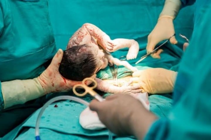La naissance de la césarienne termine la vie d’une jeune femme à Agadir et a explosé la colère généralisée en raison de la suspicion de négligence médicale