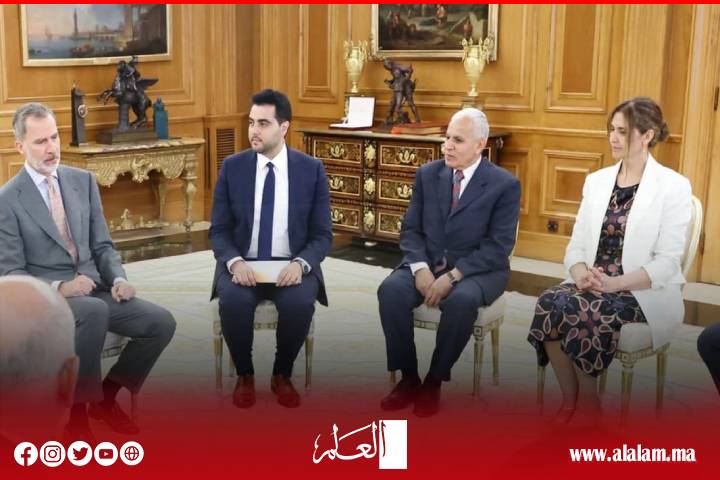 Un leadership professionnel sérieux qui élève le travail de presse sur Channel One