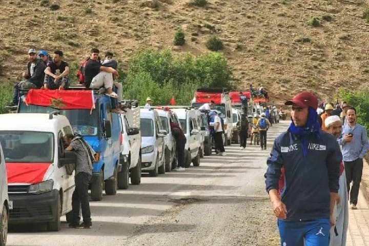 La population d’AIT Boukaz a protesté dans une marche vers Beni Mellal pour exiger le développement et augmenter la marginalisation