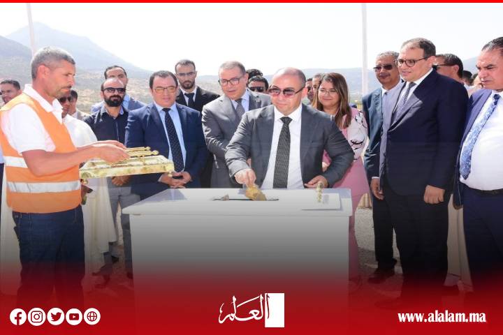 Poser la pierre de fondation pour la construction du lycée préparatoire du bin tashfin dans le groupe Tanougha