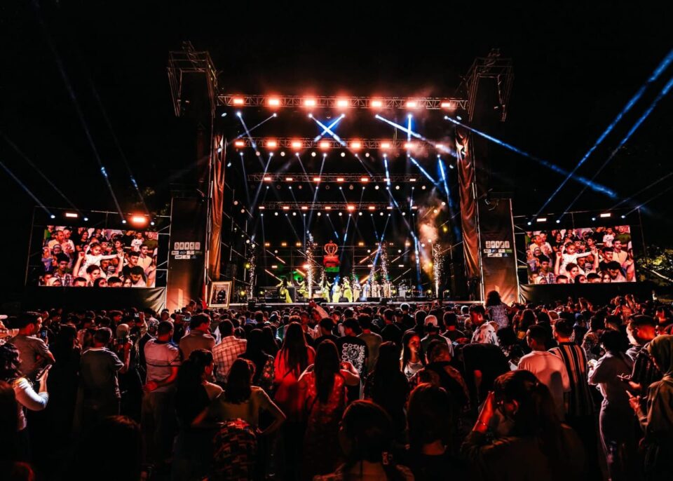 Le troisième jour du festival international du Festival international est amélioré sur le rythme du grand succès