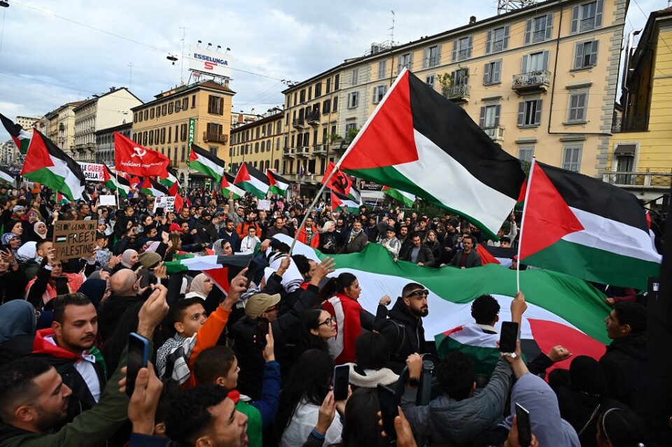 Les résidents de Milan démontrent en soutien
