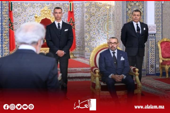 Sa Majesté King Mohammed VI reçoit le gouverneur de la banque al -maghrib
