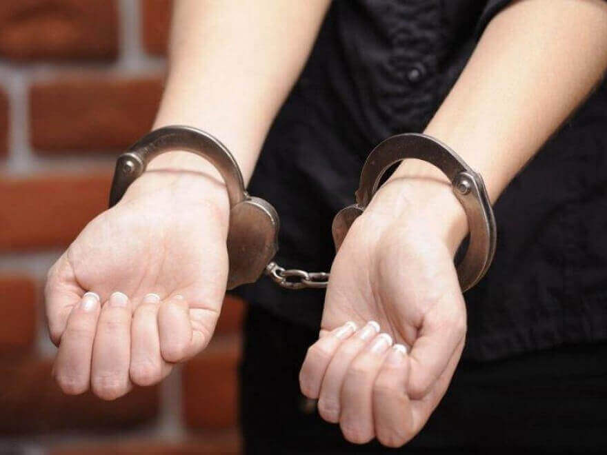 La coordination de la sécurité a renversé une femme dans une affaire liée à la possession et à la promotion de drogues et d’effets mentaux