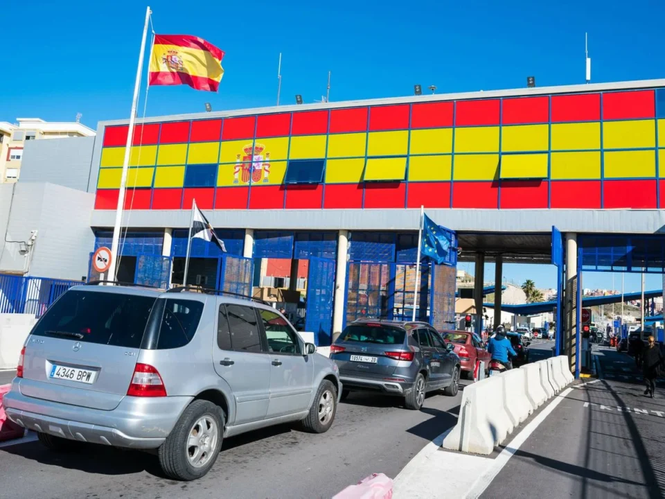 Le Maroc ferme la douane commerciale avec Melilla pendant l’Opération Marhaba 2025