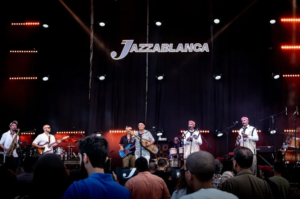 Du Royaume-Uni au Maroc, Majid Bekkas et Waaju magnifient le gnaoua-jazz