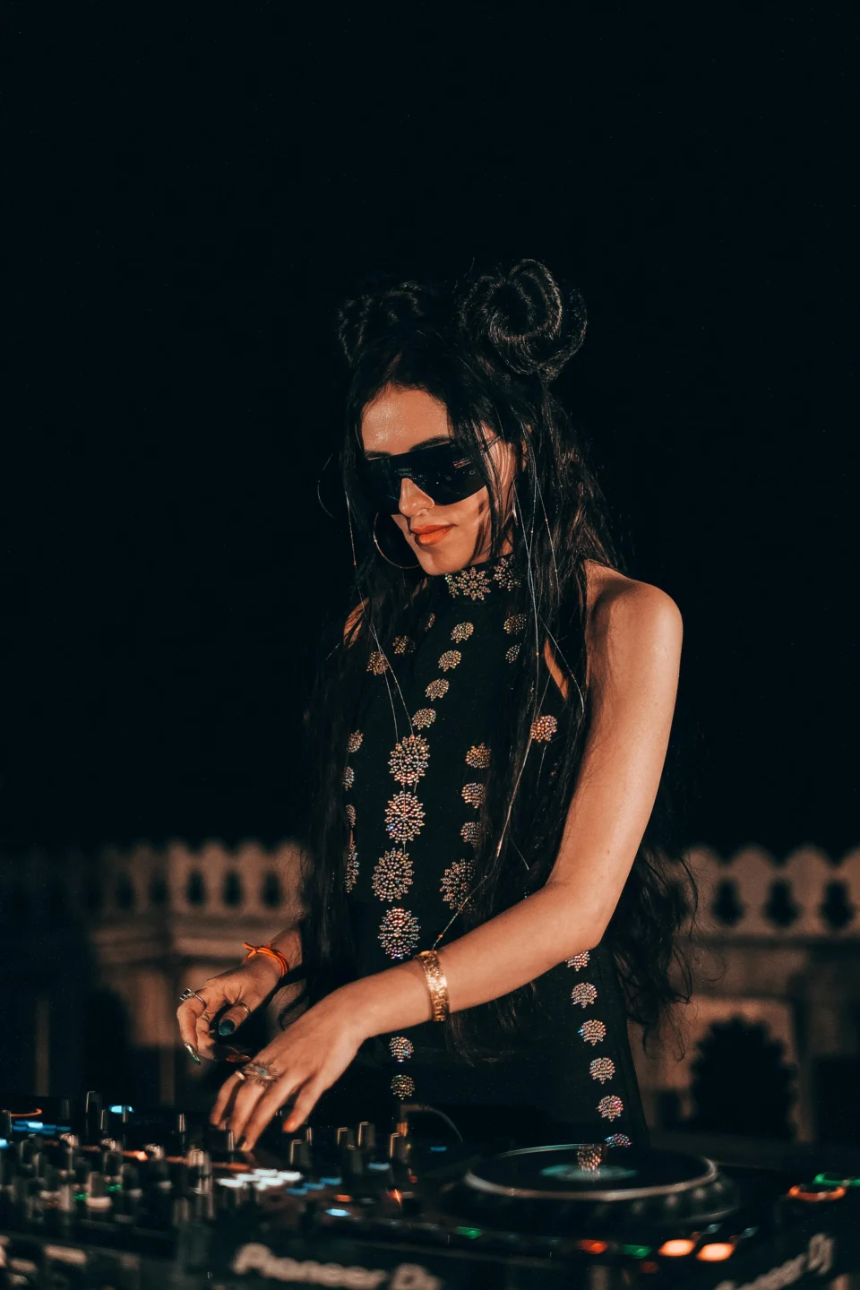 Lamiss Amya, la violoniste marocaine qui fusionne techno et racines orientales