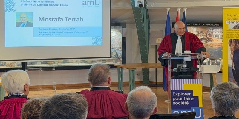 Université d’Aix-Marseille : Mostafa Terrab reçoit les insignes de « Doteur Honoris Causa »