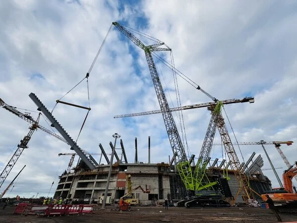 Le Maroc déploie une grue de levage lourd Zoomlion pour des stades du Mondial 2030