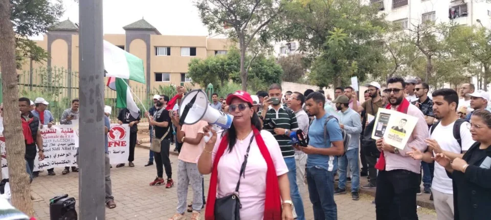 Les enseignants manifestent après le suicide de leur collègue