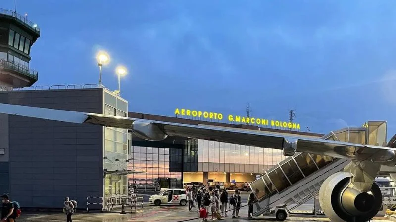 Un Marocain en cours d’expulsion prend la fuite à l’aéroport de Bologne