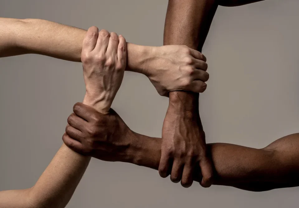 hausse de 12,8 % des cas de discrimination raciale [Rapport]