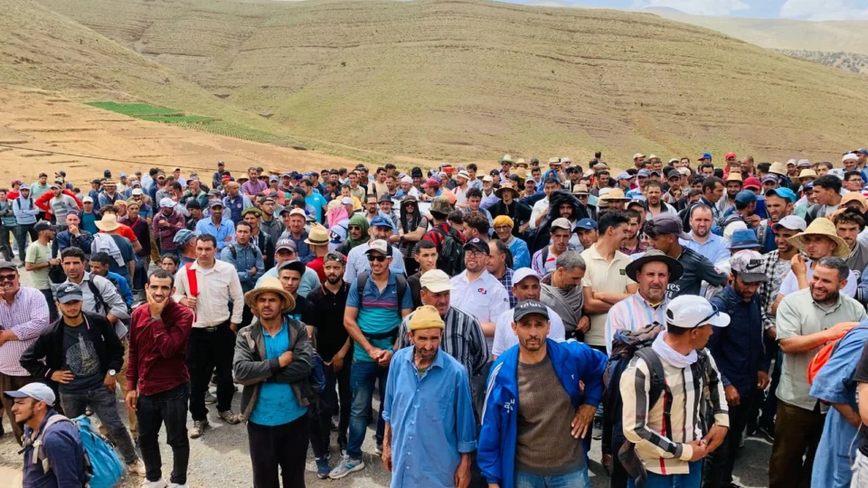 Marche pacifique à Aït Bouguemez pour réclamer des infrastructures essentielles dans le Haut Atlas