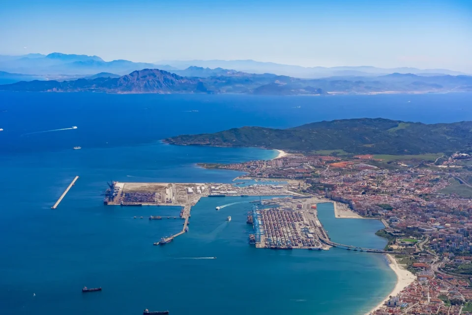 Au pic de l’OPE, une grève paralyse le port d’Algésiras