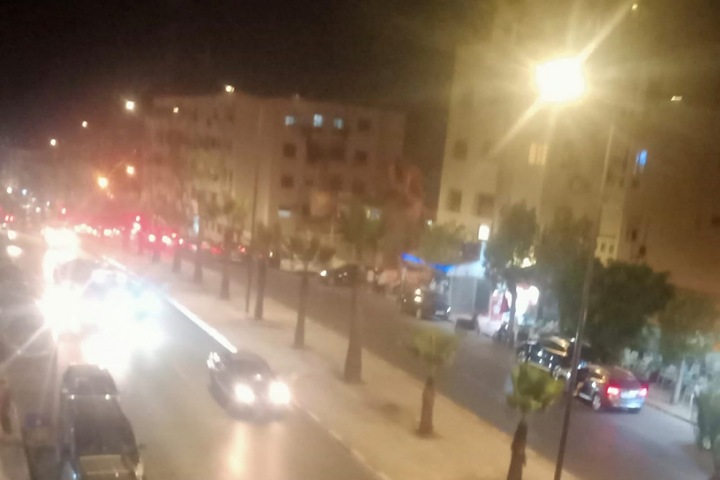 Un nouveau costume sur Al -Laith Bin Saad Street à Bennosi après l’installation de poteaux d’éclairage puissants