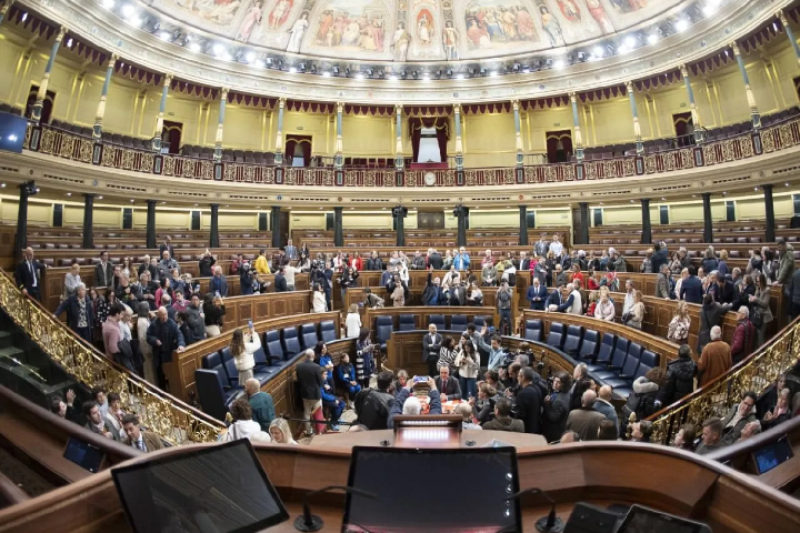 Les diplômes universitaires forgés secouent la scène politique en Espagne