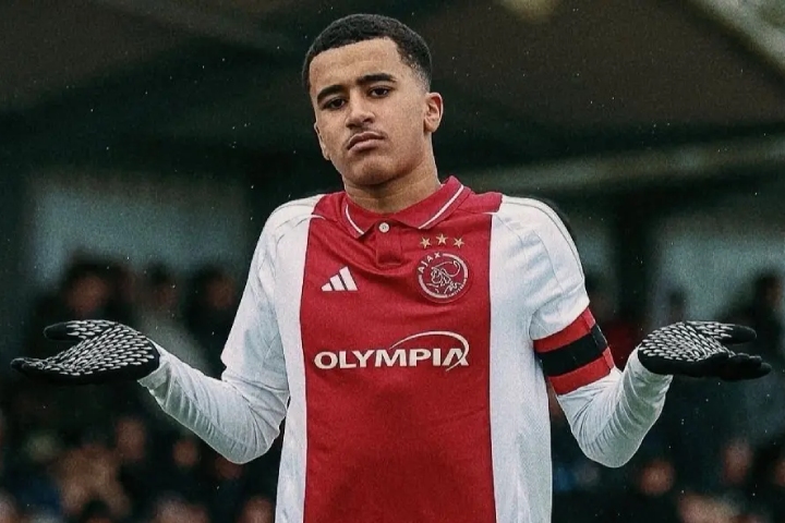 Le grand talent que Wazzan signe un nouveau contrat avec l’Ajax après que le Real Madrid ait refusé de le signer