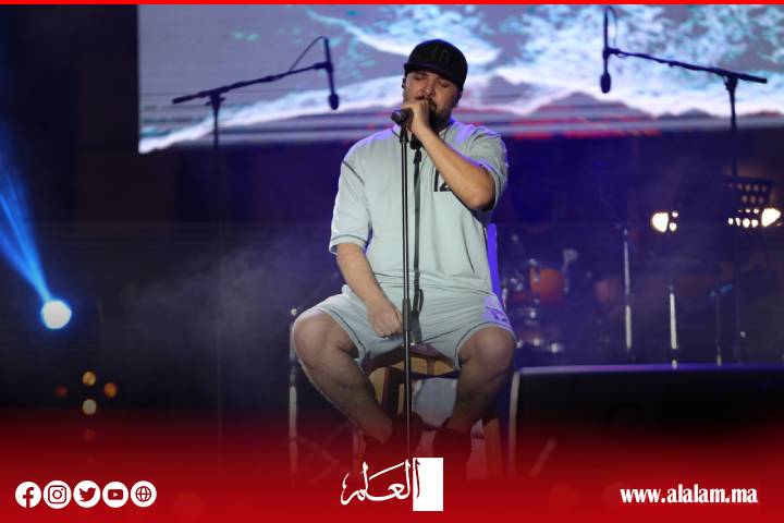 Al -Duzi enflamme la plate-forme du Festival marocain de l’étisalat, au milieu de grandes foules à Al Hoceima