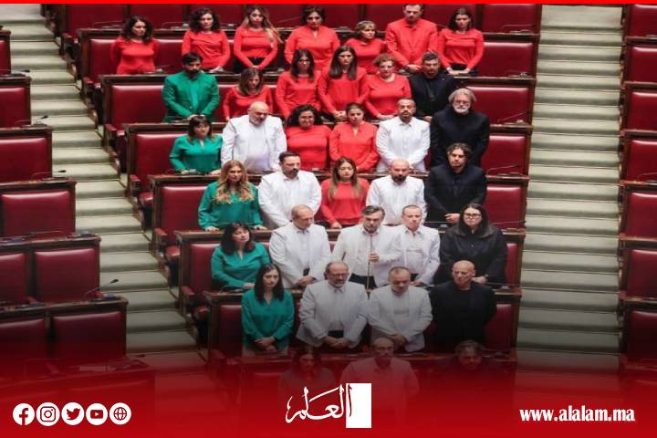 Exclusif .. fête "Cinq star" Le drapeau de la Palestine au Parlement italien est une position de solidarité remarquable